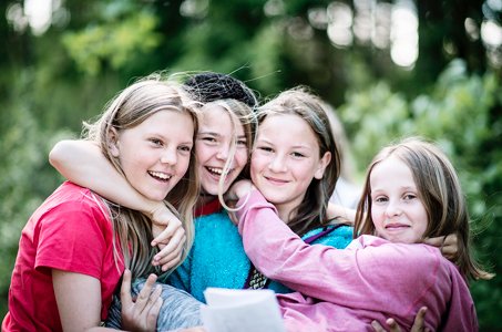 Tjejer på skogskollo