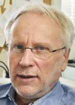 Erik Westholm är bland annat ledamot av Skogs- och lantbruksakademien och delägare av 600 hektar skog i Bergslagen. Första kapitlet av Som man ropar i skogen finns att läsa på www.extrakt.se/debatt-opinion. Erik Westholm