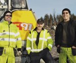 Glada miner. Mats Larsson, Jan-Erik Andersson samt Sune Larsson är övertygade om att spindelgrävaren har en fram-tid inom skogsbruket.