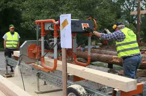 Vedklyvning med maskin