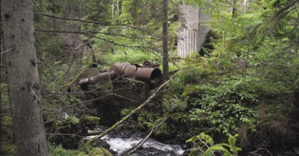 Det övergivna kraftverket hittade location scout Daniel Andersson på västra sidan om Kroppefjäll i Svingån. Vattendraget har många rester och spår efter mänsklig verksamhet som har blivit olönsam, som dammar och kraftverk. Övergivet kraftverk