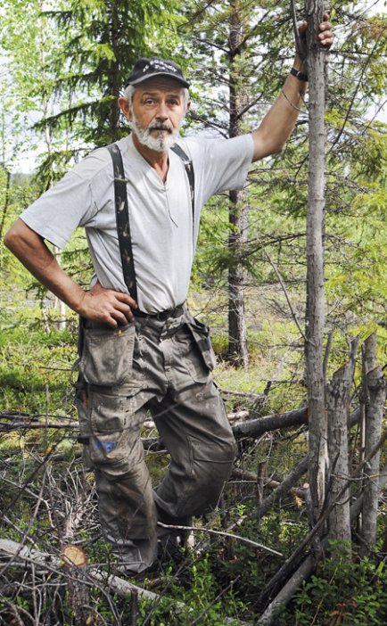 Jan-Erik Sorsén visar tuktad sälg.
