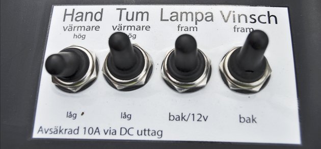 Hand- och tumvärmarna rekommenderas. Yamaha Grizzly reglage