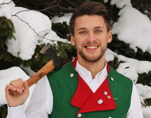 Presentation av jägmästarstudenter för årets Skogis-granar