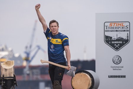 Ferry Svan är efter helgens tävlingar juniorvärldsmästare i Timbersports.