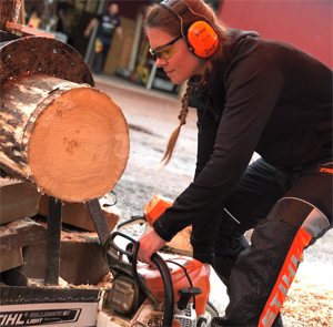 Ökat intresse för Timbersports nybörjarläger – inte minst bland tjejer