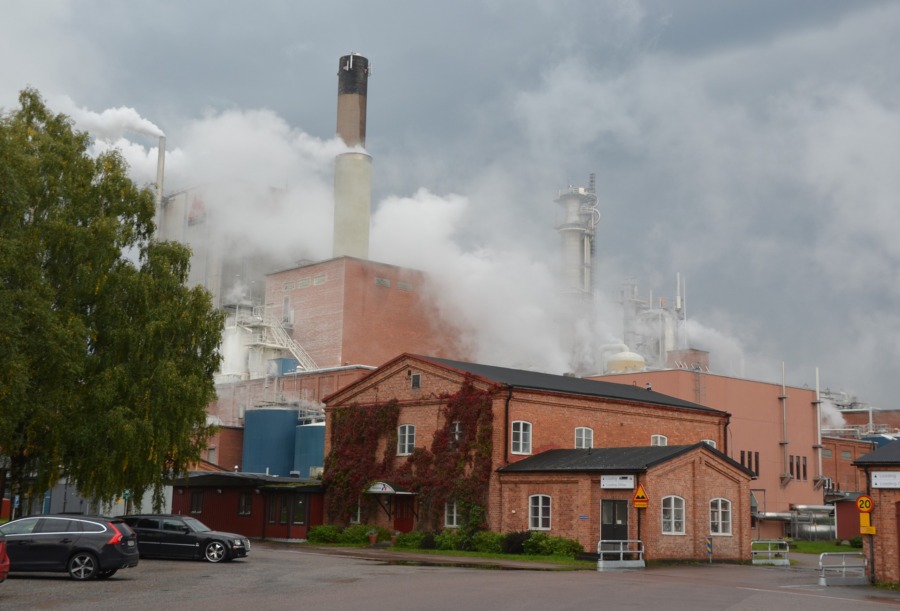 Träkoncern växer – nytt köp av pappersbruk