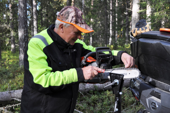 Tilda fixar filning i fält - Skogen