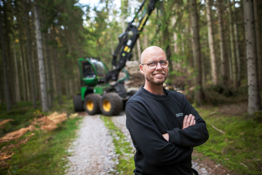 Jesper trivs i skördaren