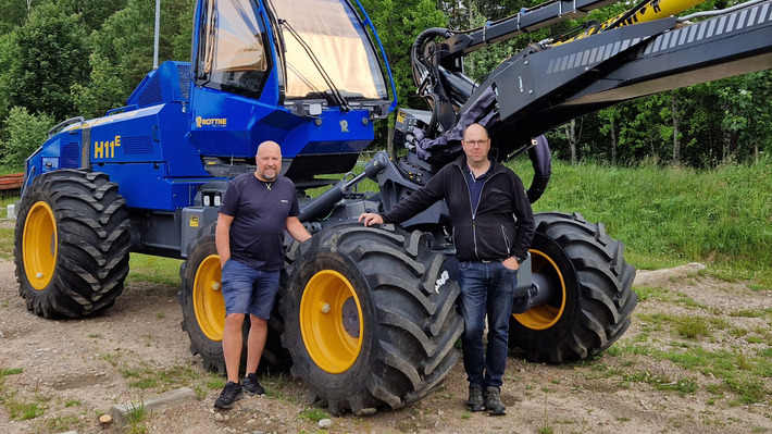 Yrkeslärarna Joakim Gustafsson och Jan Lundgren på Svenljunga naturbruksgymnasium. Foto: Svenljunga naturbruksgymnasium