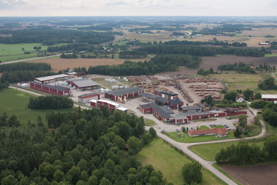Mer än hälften varslas när 48 000 kubik kapas
